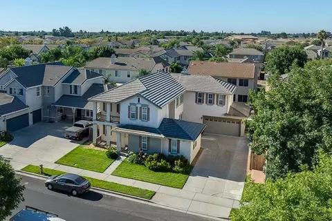 View/Area - 3668 Valley Oak Dr, Ceres, CA 95307 photo 1 of 7