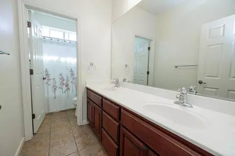 Bath - 3668 Valley Oak Dr, Ceres, CA 95307 photo 7 of 7