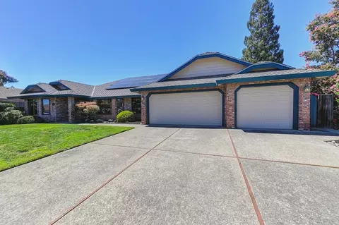 5620 Freeman Dr, Rocklin, CA 95677 photo 2