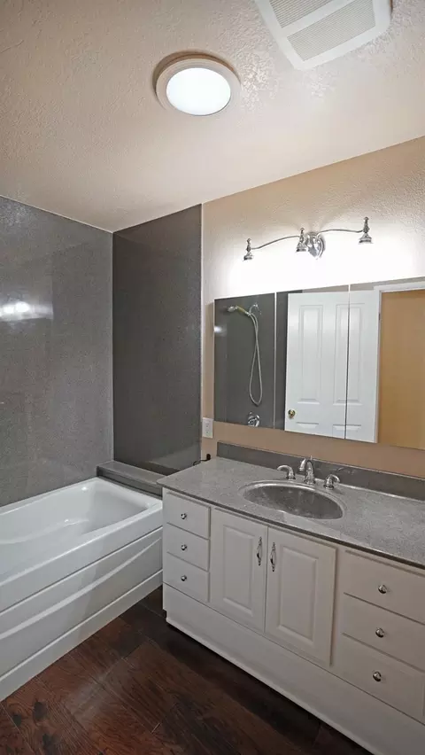 Bath - 2224 Jackson St, Lodi, CA 95242 photo 2 of 2
