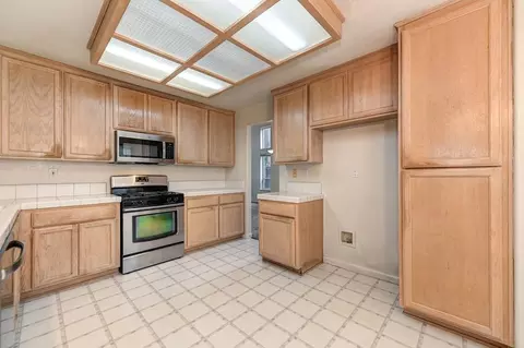 Kitchen - 5220 Windham Way, Rocklin, CA 95765 photo 3 of 5