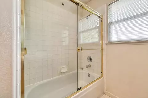 Bath - 5220 Windham Way, Rocklin, CA 95765 photo 5 of 5