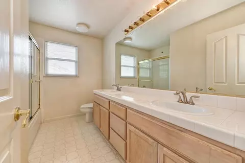 Bath - 5220 Windham Way, Rocklin, CA 95765 photo 4 of 5