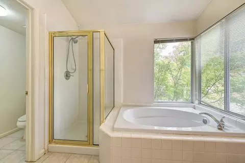 Bath - 5220 Windham Way, Rocklin, CA 95765 photo 3 of 5
