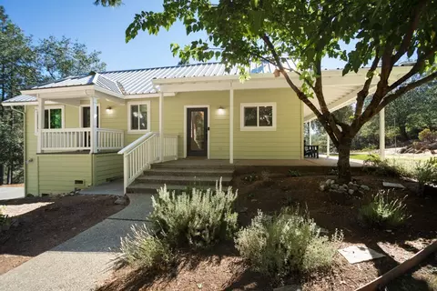 15064 Manzanita Diggins Dr, Nevada City, CA 95959