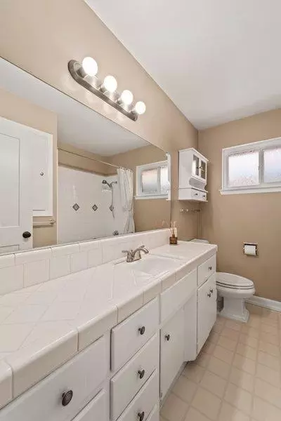 Bath - 4607 Charleston Dr, Carmichael, CA 95608 photo 3 of 8
