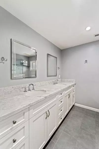 Bath - 4607 Charleston Dr, Carmichael, CA 95608 photo 7 of 8