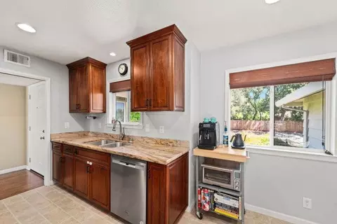 Kitchen - 4607 Charleston Dr, Carmichael, CA 95608 photo 3 of 4