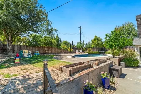 Exterior - 4607 Charleston Dr, Carmichael, CA 95608 photo 5 of 10