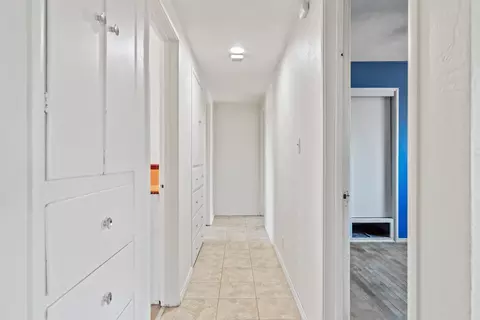 Entry Way - 239 E Roseburg Ave, Modesto, CA 95350 photo 1 of 1