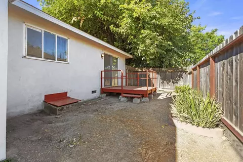 Exterior - 239 E Roseburg Ave, Modesto, CA 95350 photo 2 of 7
