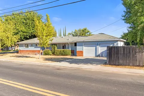 Exterior - 239 E Roseburg Ave, Modesto, CA 95350 photo 5 of 7