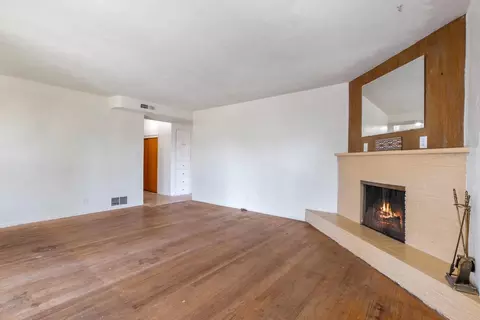 Living - 239 E Roseburg Ave, Modesto, CA 95350 photo 2 of 5