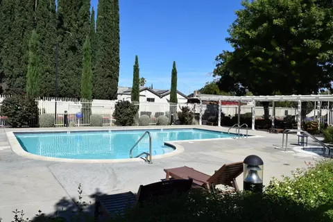 834 Applegate Ct, Tracy, CA 95376 photo 2