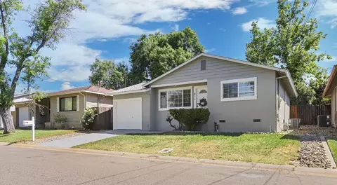Exterior - 811 Comstock Dr, Folsom, CA 95630 photo 6 of 11