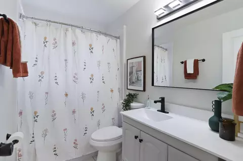 Bath - 811 Comstock Dr, Folsom, CA 95630 photo 1 of 2
