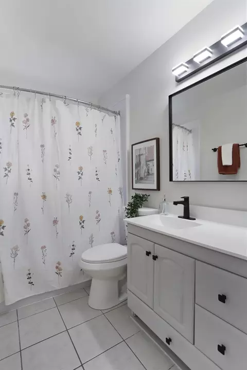 Bath - 811 Comstock Dr, Folsom, CA 95630 photo 2 of 2