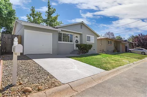 Exterior - 811 Comstock Dr, Folsom, CA 95630 photo 3 of 11