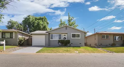 Exterior - 811 Comstock Dr, Folsom, CA 95630 photo 4 of 11