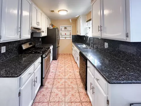 1208 Claret Ct, Modesto, CA 95351 photo 8