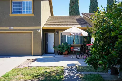 1208 Claret Ct, Modesto, CA 95351 photo 2