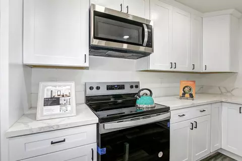 Kitchen - 120 Spruce Ave, Galt, CA 95632 photo 5 of 6