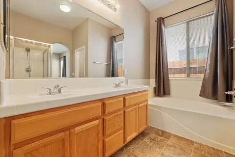 Bath - 3300 Inverness St, Modesto, CA 95355 photo 4 of 4