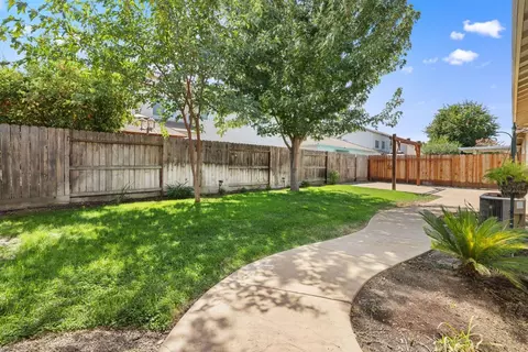 Exterior - 3300 Inverness St, Modesto, CA 95355 photo 5 of 6