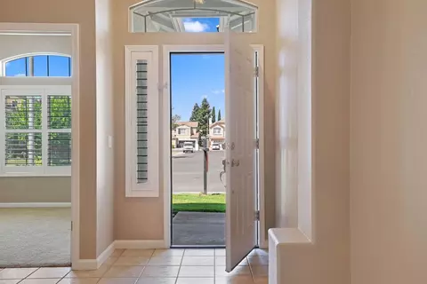 Entry Way - 3300 Inverness St, Modesto, CA 95355 photo 2 of 8