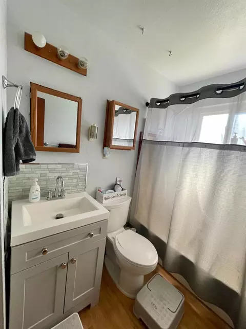Bath - 132 Oak, Galt, CA 95632 photo 1 of 2