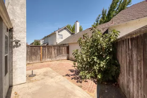 Exterior - 2004 Temescal Dr, Modesto, CA 95355 photo 5 of 6