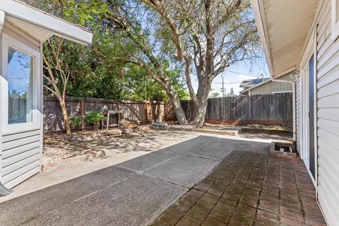 Exterior - 5101 Kovanda Ave, Carmichael, CA 95608 photo 3 of 11