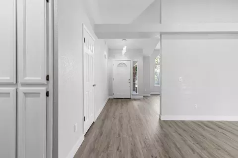 Entry Way - 5101 Kovanda Ave, Carmichael, CA 95608 photo 1 of 2
