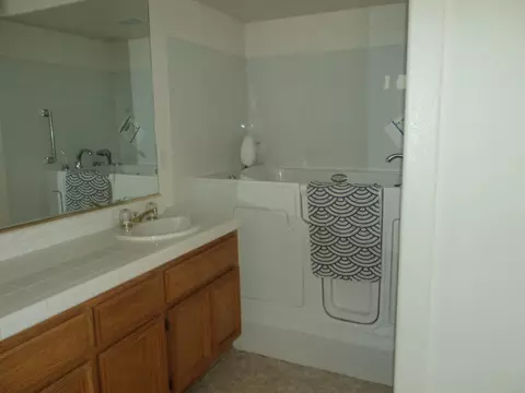 Bath - 2413 Fallwater Ln, Carmichael, CA 95608 photo 2 of 5