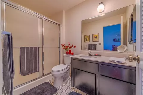 Bath - 2279 Sunflower Ct, Merced, CA 95340 photo 2 of 4