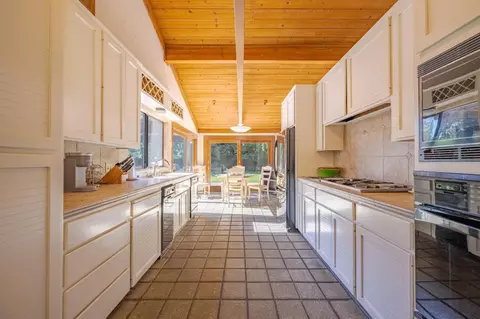 Kitchen - 2279 Sunflower Ct, Merced, CA 95340 photo 2 of 4