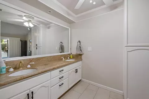 Bath - 1101 Chateau Ct, Lodi, CA 95242 photo 2 of 4