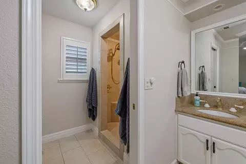 Bath - 1101 Chateau Ct, Lodi, CA 95242 photo 3 of 4