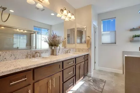 Bath - 751 Baronial Ct, Rocklin, CA 95765 photo 2 of 6