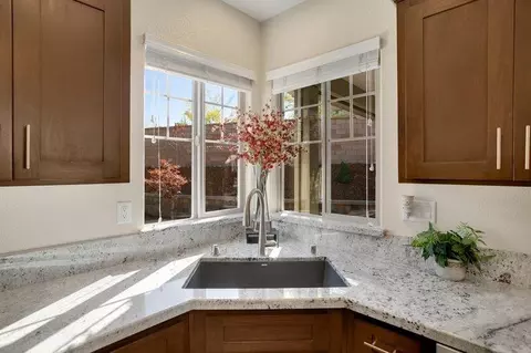 Kitchen - 751 Baronial Ct, Rocklin, CA 95765 photo 6 of 6