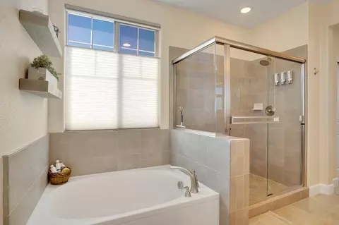 Bath - 751 Baronial Ct, Rocklin, CA 95765 photo 3 of 6