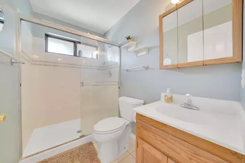 Bath - 17747 View Terrace St, Jackson, CA 95642 photo 4 of 6