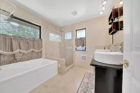 Bath - 17747 View Terrace St, Jackson, CA 95642 photo 1 of 6