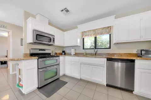 Kitchen - 17747 View Terrace St, Jackson, CA 95642 photo 3 of 7