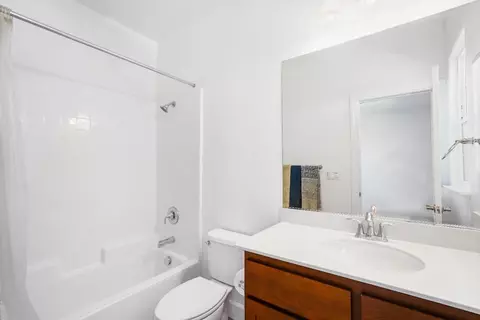 Bath - 4596 Alta Terra Rd, Dublin, CA 94568 photo 3 of 4