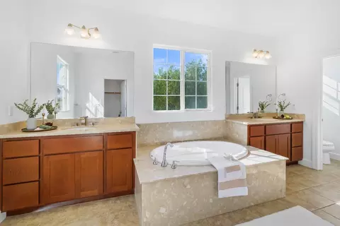 Bath - 4596 Alta Terra Rd, Dublin, CA 94568 photo 2 of 4
