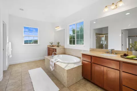Bath - 4596 Alta Terra Rd, Dublin, CA 94568 photo 1 of 4