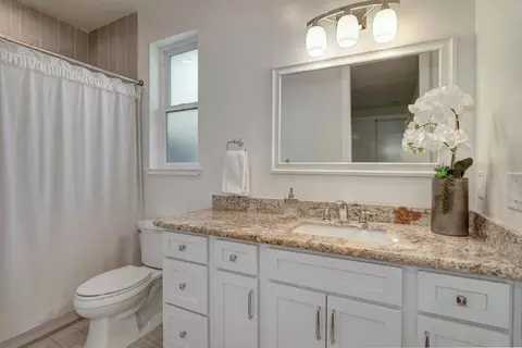 Bath - 3444 Garfield Ave, Carmichael, CA 95608 photo 6 of 8