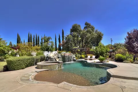 Exterior - 3444 Garfield Ave, Carmichael, CA 95608 photo 6 of 26