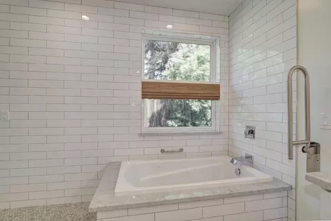 Bath - 3444 Garfield Ave, Carmichael, CA 95608 photo 5 of 8